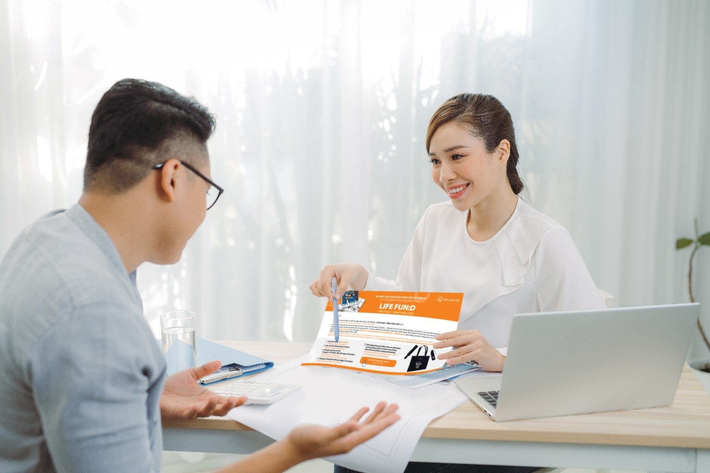 Với tầm nhìn trở thành công ty bảo hiểm được tín nhiệm hàng đầu tại Việt Nam, Hanwha Life không ngừng triển khai chiến lược lấy khách hàng làm trung tâm, tập trung nâng cao chất lượng dịch vụ và trải nghiệm khách hàng. 