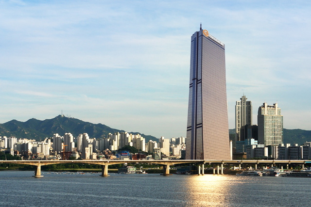 Tại Hàn Quốc, Hanwha có thị phần số 2 trong mảng bảo hiểm với thương hiệu Hanwha Life